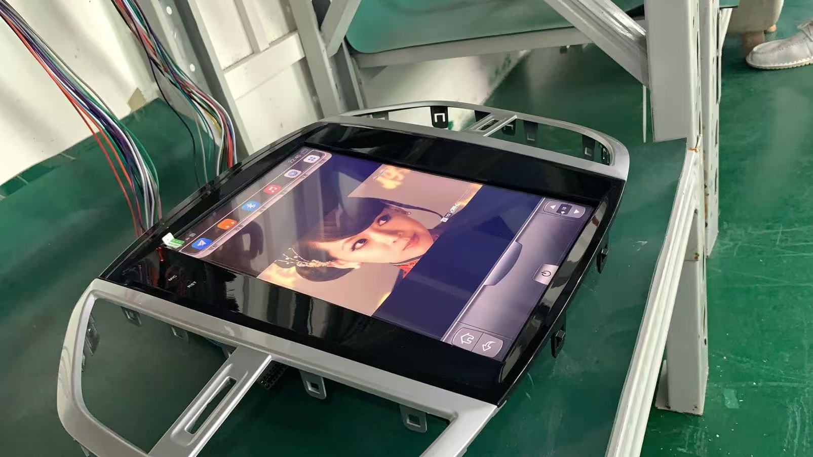 12.1 寸 1024×768 LCD 模组车载应用