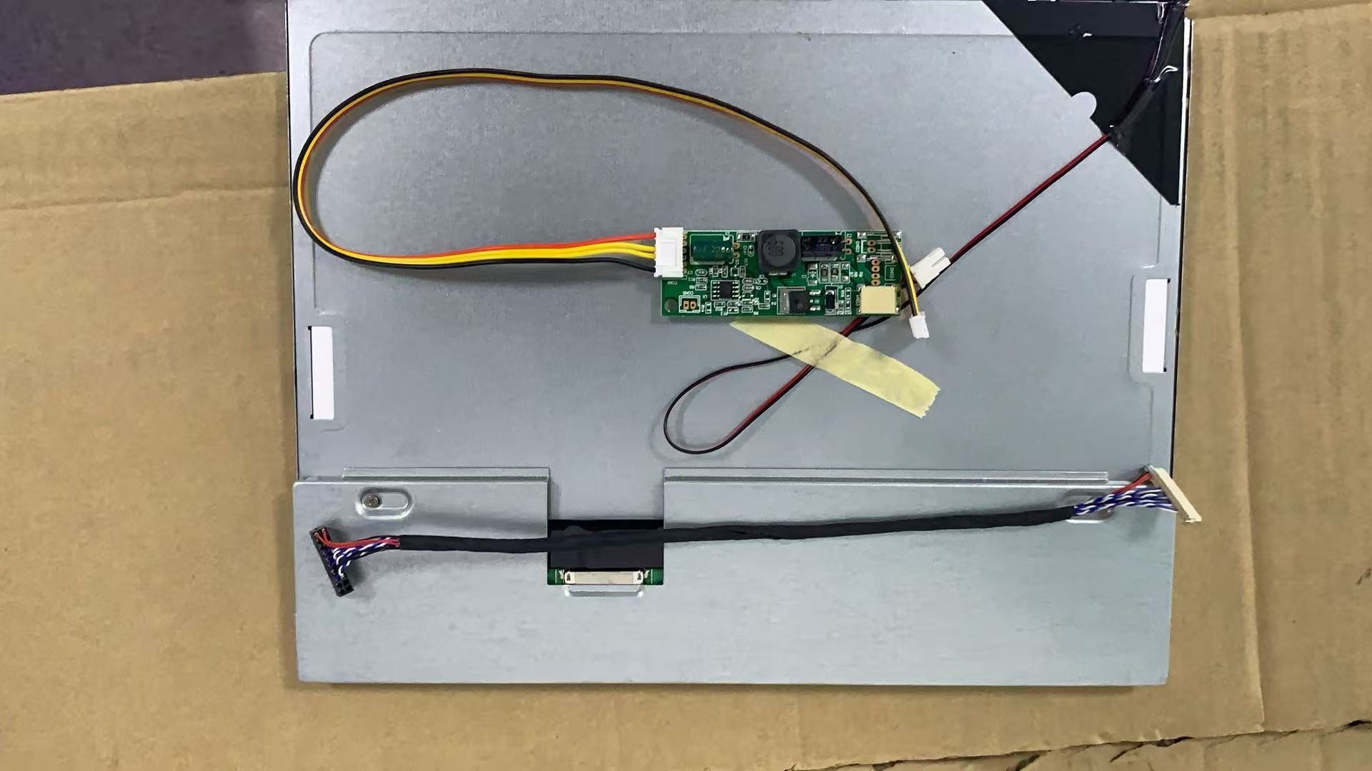 12.1 寸 800×600 LCD 模组背面
